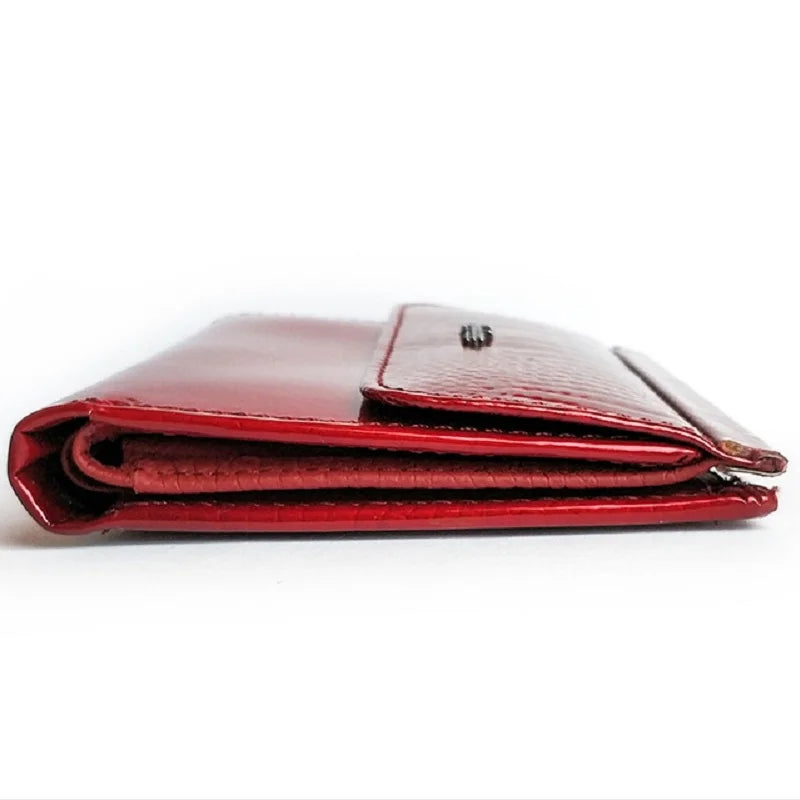 Small Women's Genuine Leather Wallet with Crocodile Texture