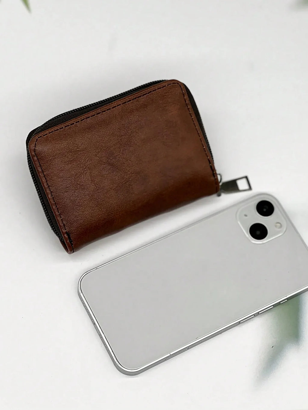 Retro Accordion Card Holder in Faux Leather with Large Capacity and Zipper Closure