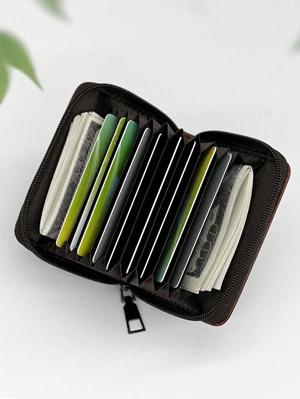 Retro Accordion Card Holder in Faux Leather with Large Capacity and Zipper Closure