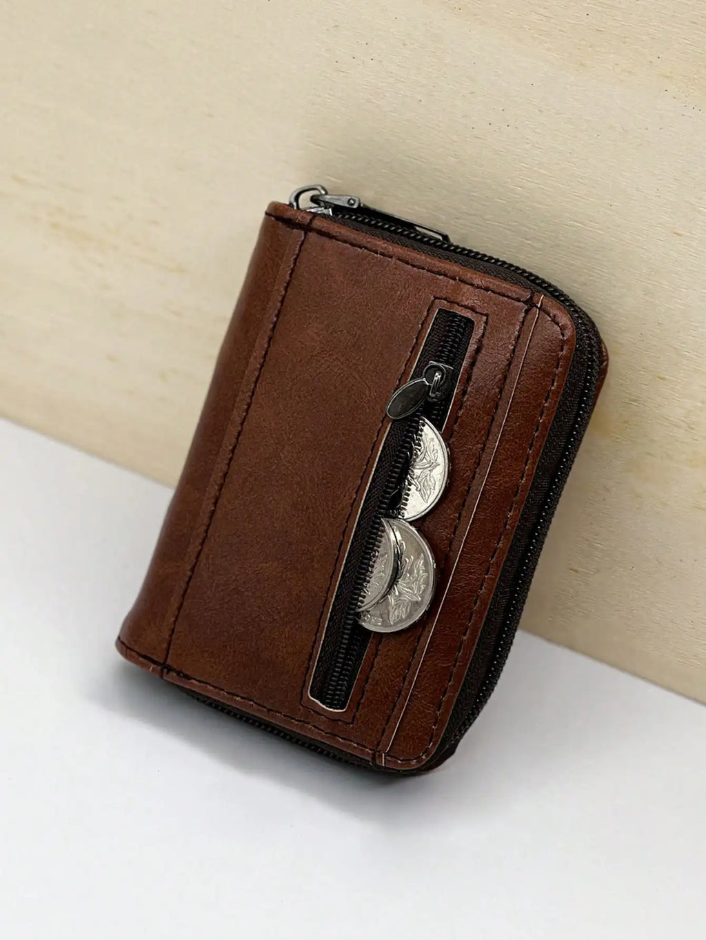 Retro Accordion Card Holder in Faux Leather with Large Capacity and Zipper Closure