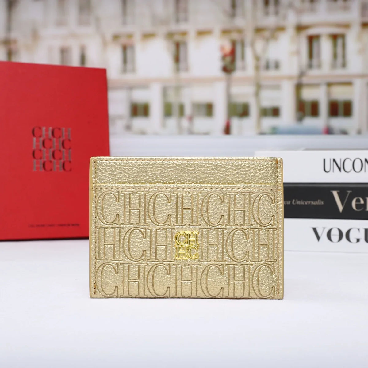 Ultra-slim classic card holder with letter design and leather texture Image