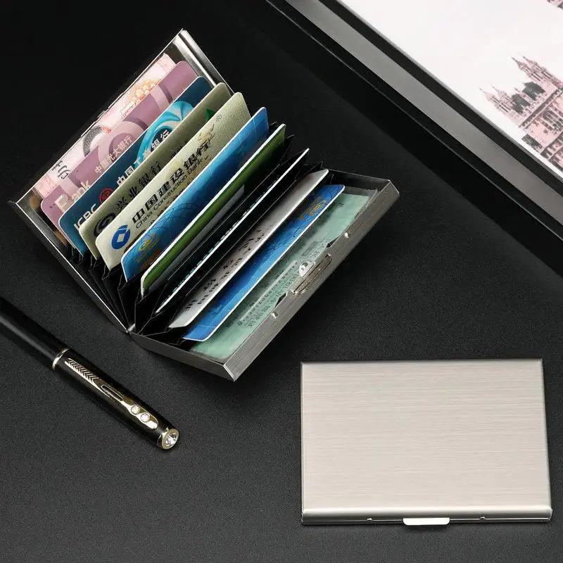 Compact Carbon Fiber Effect Aluminum RFID Card Holder with Clip Closure and Sleek Unisex Design