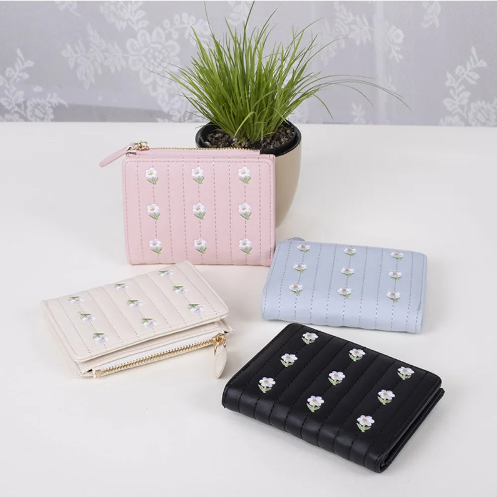 Compact PU Leather Wallet with Floral Pattern and Secure Zipper Closure