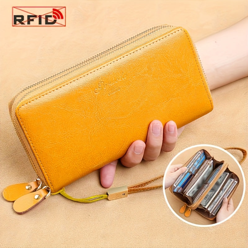 Women's RFID-Blocking Zippered Wallet in Oiled Leather, 20 cm Image