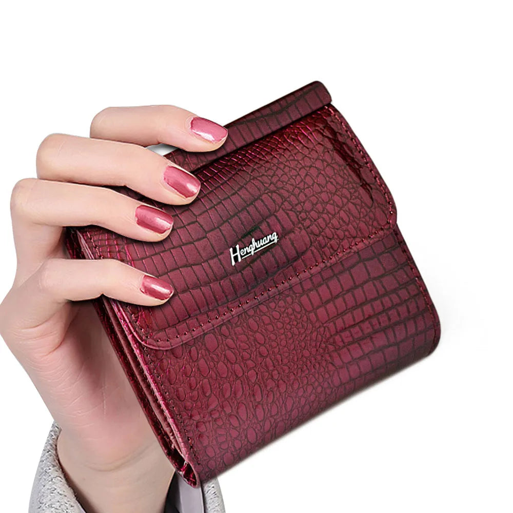 Compact Women's Genuine Leather Crocodile Pattern Wallet with Elegant Snap