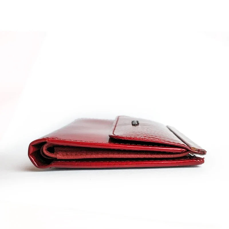 Compact Women's Genuine Leather Crocodile Pattern Wallet with Elegant Snap