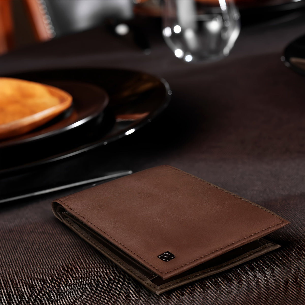Men's Leather Bi-Fold Wallet with Snap Coin Pocket