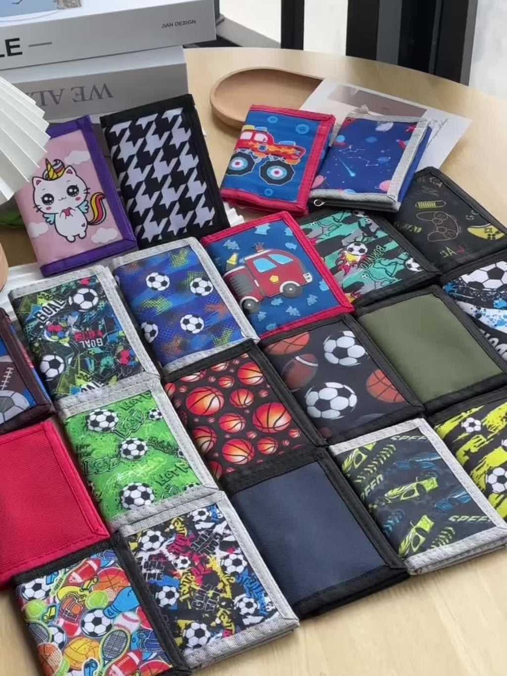 Men's Vertical 3-Fold Wallet with Keychain and Window
